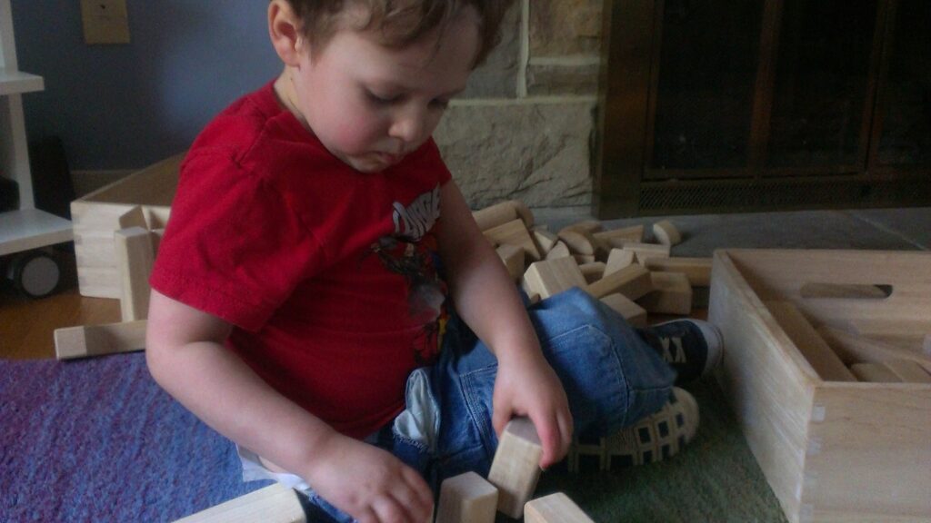 Jeux en bois 1-3 ans : notre sélection de classiques intemporels