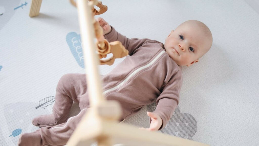 Jouets bébé été : nos coups de cœur pour profiter du soleil, de la plage et du jardin