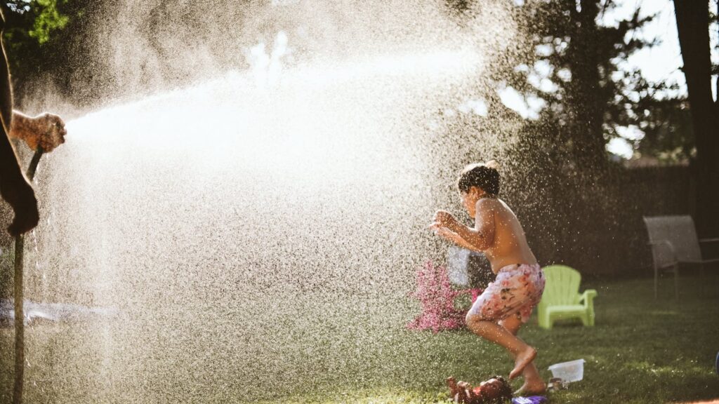 Nos idées de jeux d&rsquo;eau pour enfants : activités fraîches et fun pour l&rsquo;été